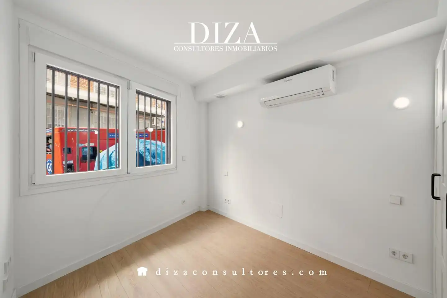 Dormitori de Planta baixa en venda en Madrid amb Aire condicionat i Terrassa