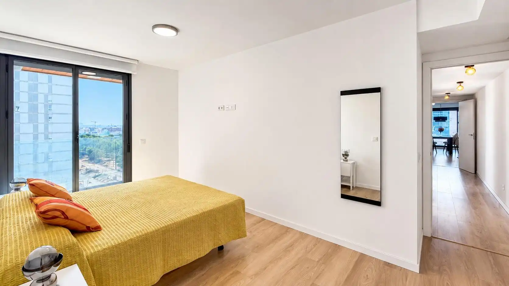 Schlafzimmer von Wohnung zur Miete in Valencia mit Klimaanlage, Terrasse und Balkon