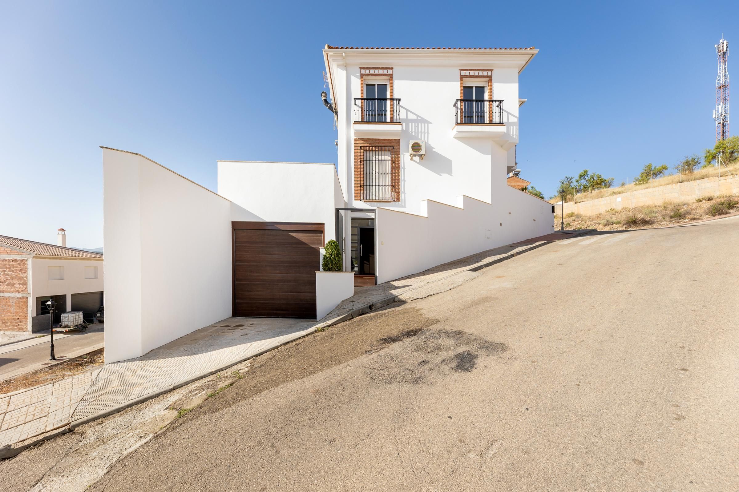Exterior view of Single-family semi-detached for sale in Alhama de Granada  with Heating, Terrace and Balcony