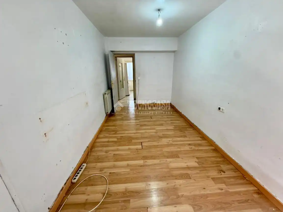 Piso en venta en León Capital  con Calefacción, Parquet y Balcón