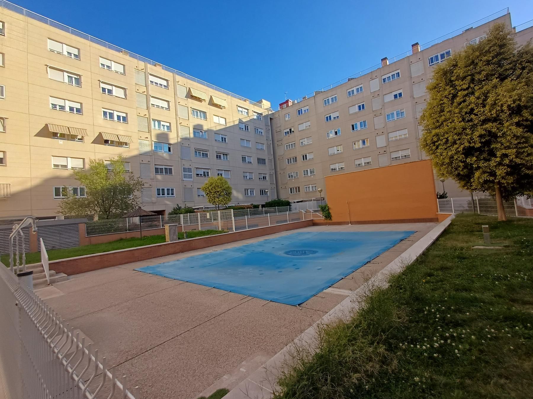 Piscina de Apartamento en venta en  Madrid Capital con Aire acondicionado, Calefacción y Trastero