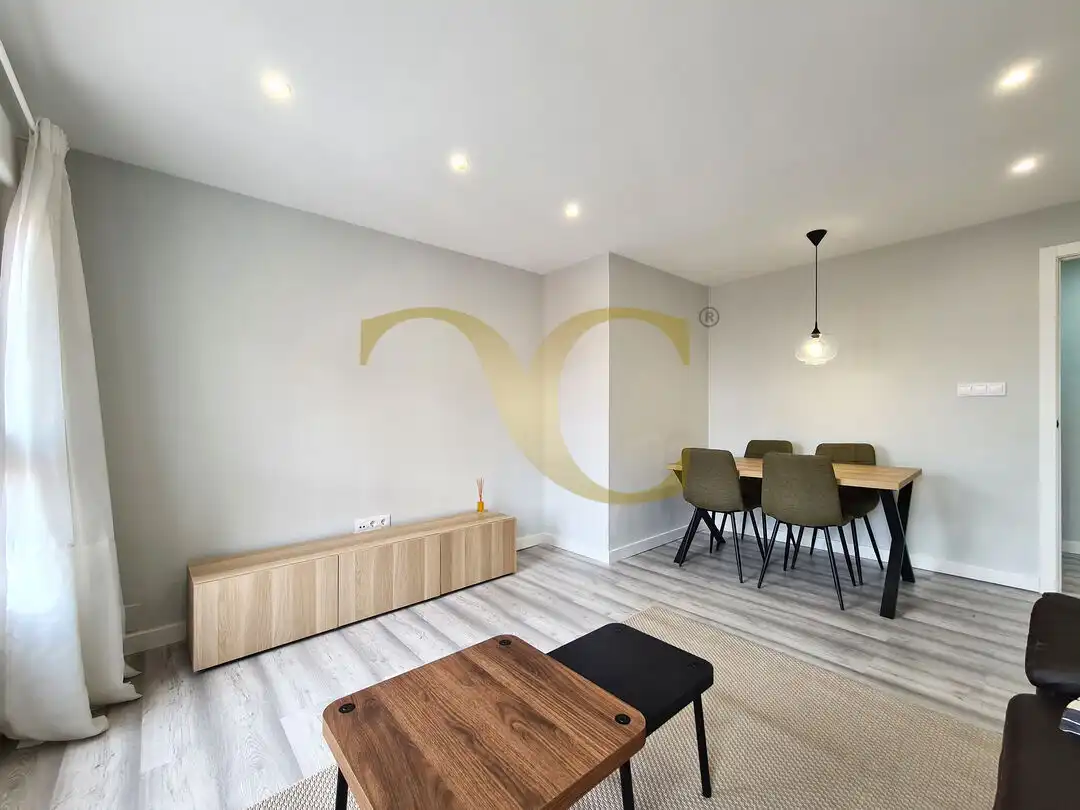 Comedor de Piso en venta en Oviedo  con Calefacción y Amueblado