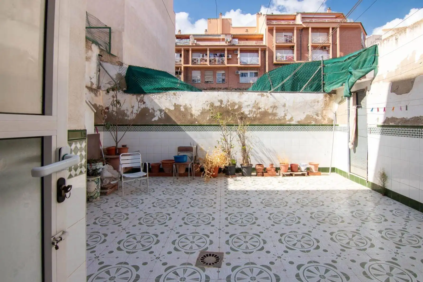 Terrasse von Einfamilien-Reihenhaus zum Verkauf in Torrevieja mit Klimaanlage, Heizung und Terrasse