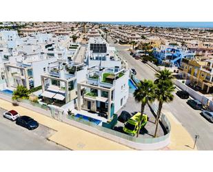 Vista exterior de Casa o xalet en venda en Orihuela amb Aire condicionat, Terrassa i Piscina