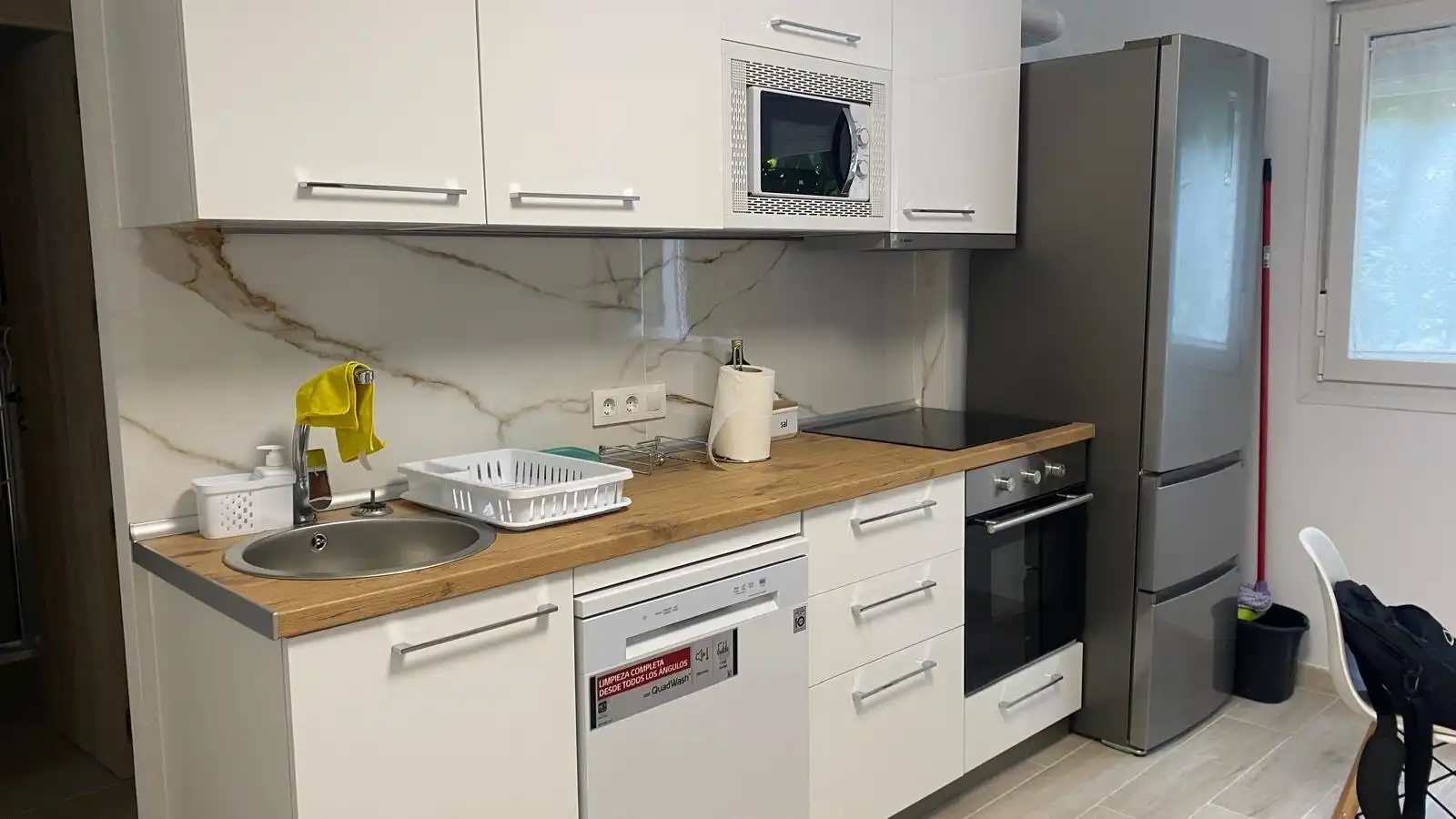Cocina de Piso para compartir en Sevilla con Aire acondicionado, Calefacción y Parquet
