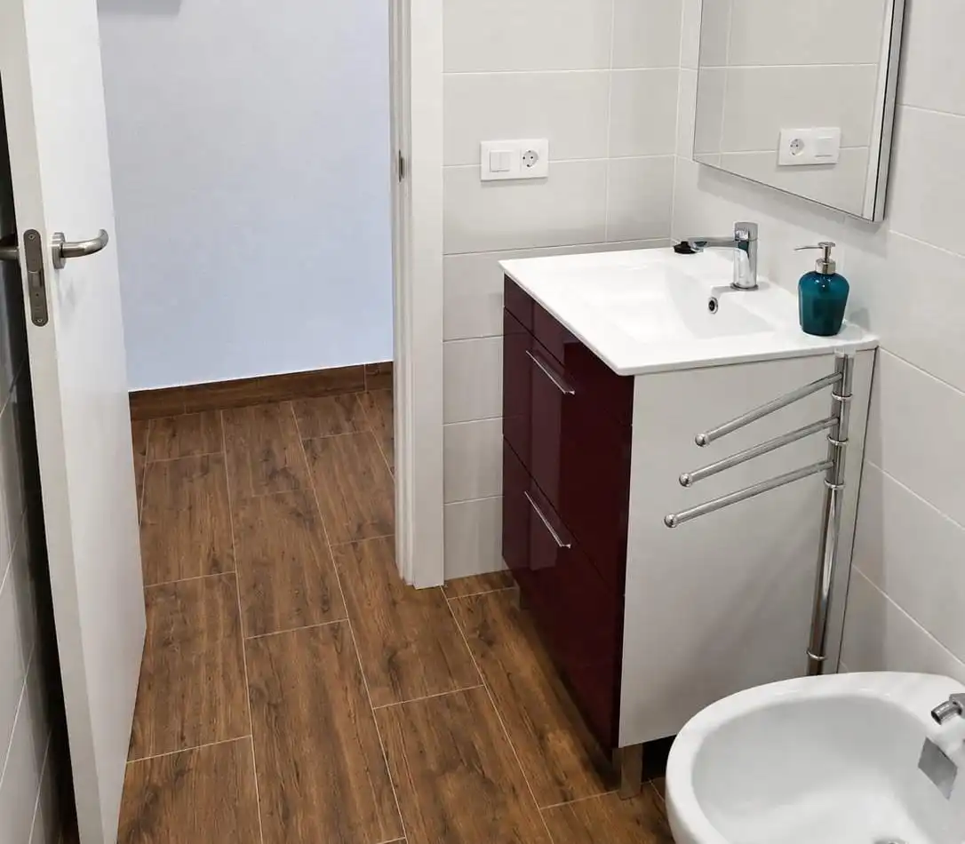 Badezimmer von Wohnungen zum Verkauf in Antigua mit Privatgarten und Terrasse