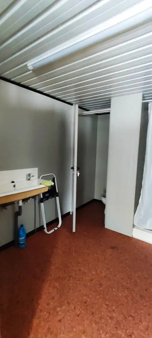 Badezimmer von Fabrikhallen zum Verkauf in Izurtza