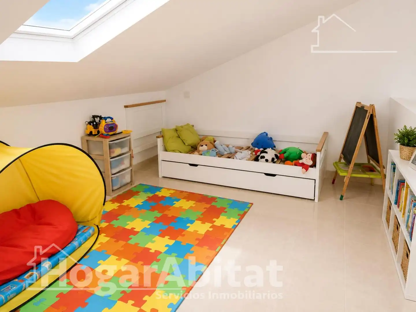 Habitación de Casa adosada en venta en Chiva con Calefacción, Terraza y Trastero