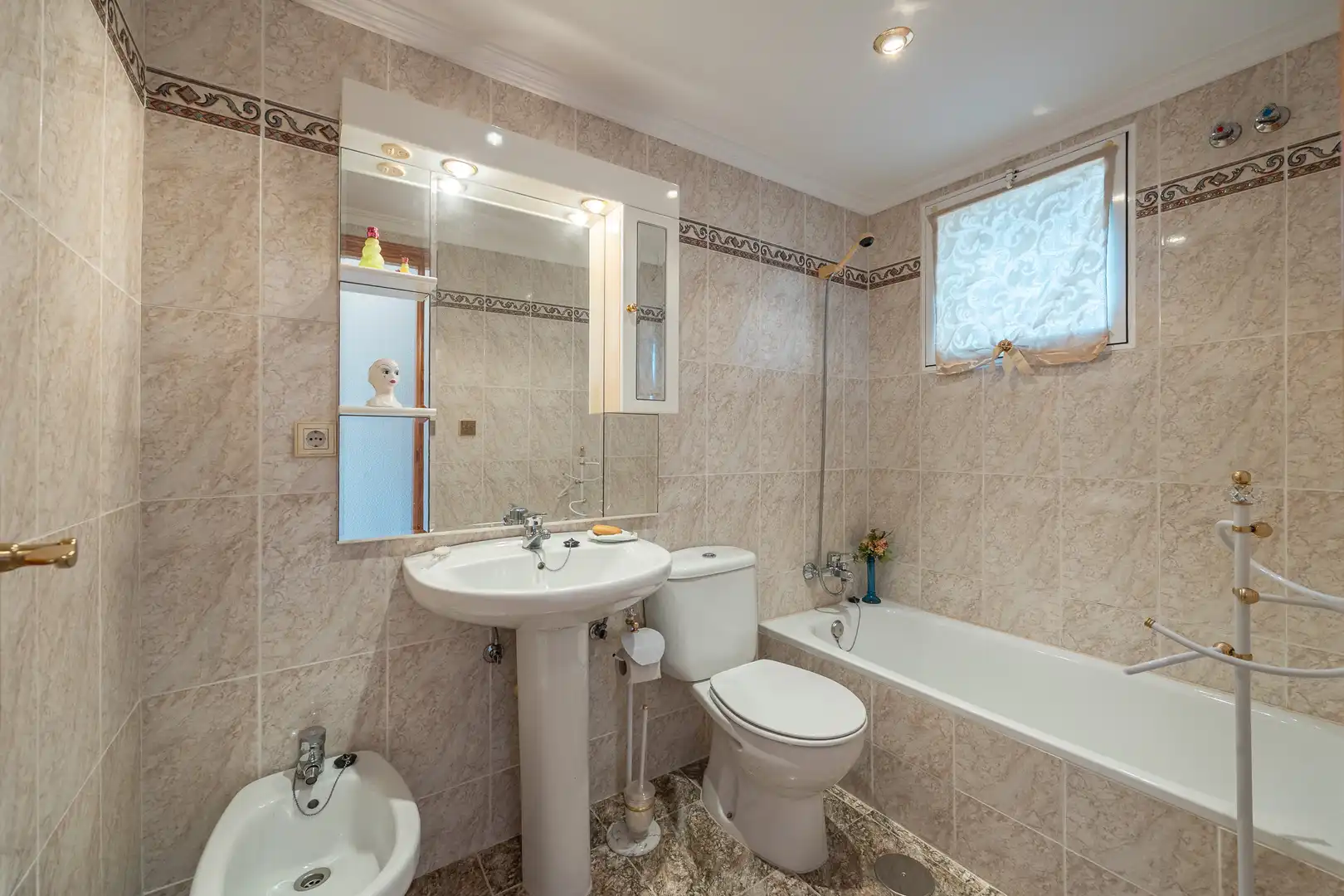 Baño de Piso en venta en Finestrat con Trastero, Piscina y Amueblado