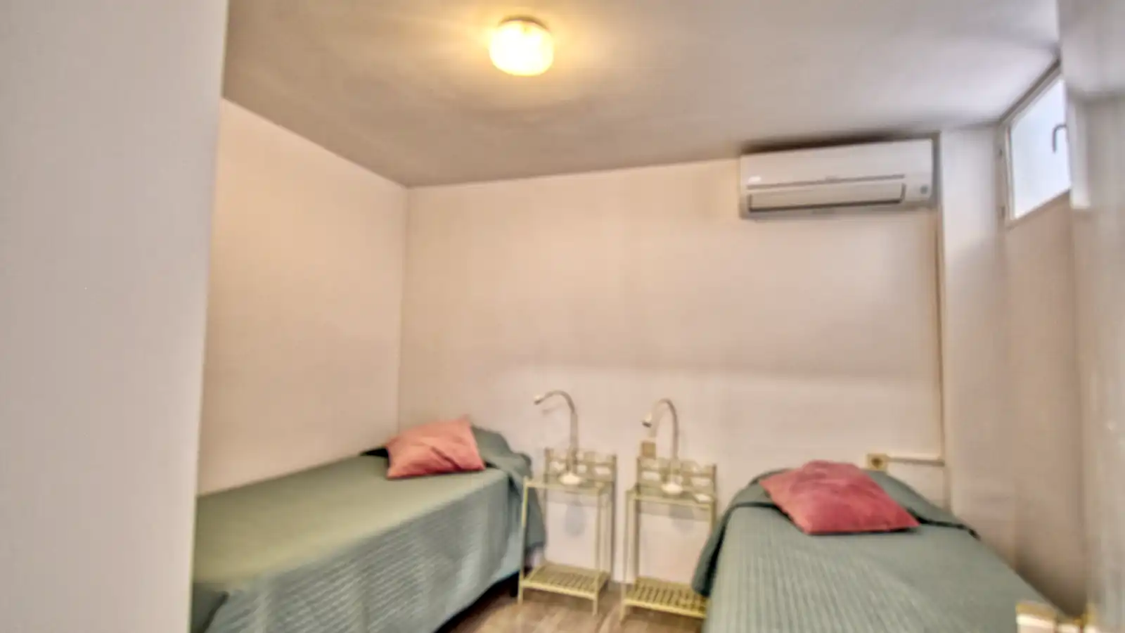 Schlafzimmer von Haus oder Chalet zum Verkauf in Gandia mit Klimaanlage, Heizung und Privatgarten