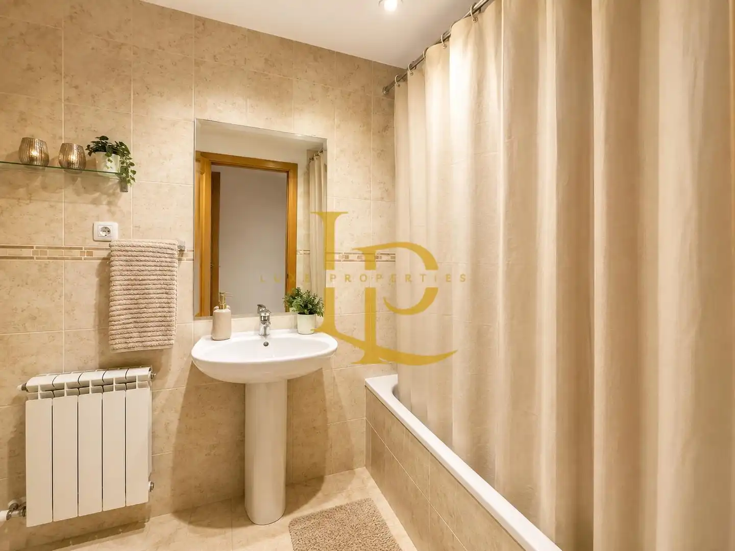 Bathroom of Flat for sale in Rubí  with Heating, Parquet flooring and Storage room