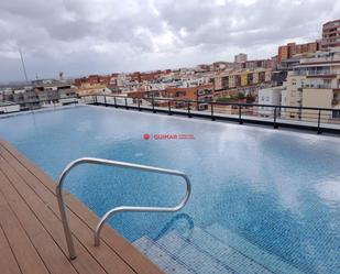 Piscina de Pis de lloguer en L'Hospitalet de Llobregat amb Aire condicionat i Terrassa