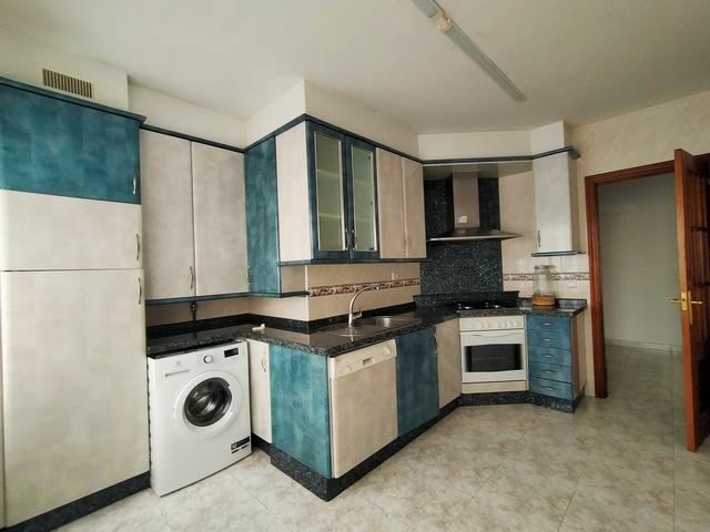 Cuina de Pis de lloguer en Santiago de Compostela  amb Calefacció, Traster i Forn