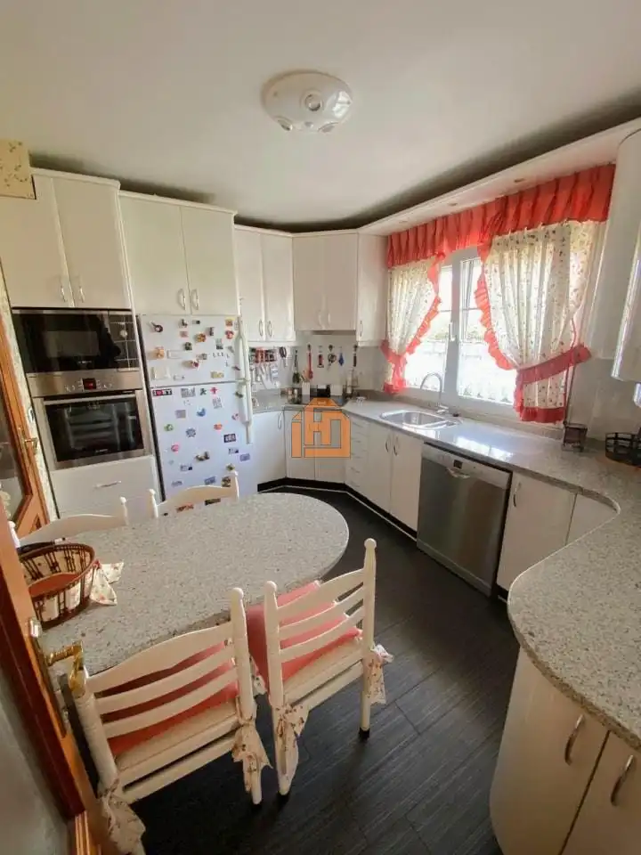 Kitchen of Houses for sale in Sariegos  with Heating and Parquet flooring