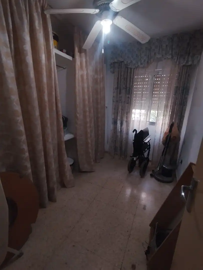 Schlafzimmer von Wohnung zum Verkauf in Sevilla mit Klimaanlage, Terrasse und Möbliert