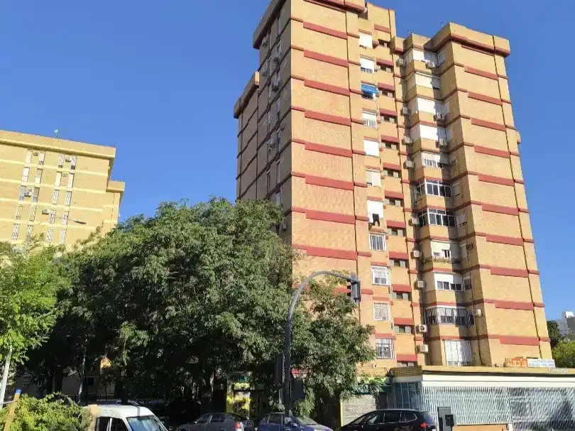 Vista exterior de Pis en venda en  Sevilla Capital amb Aire condicionat