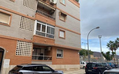 Vista exterior de Pis en venda en Roquetas de Mar amb Terrassa