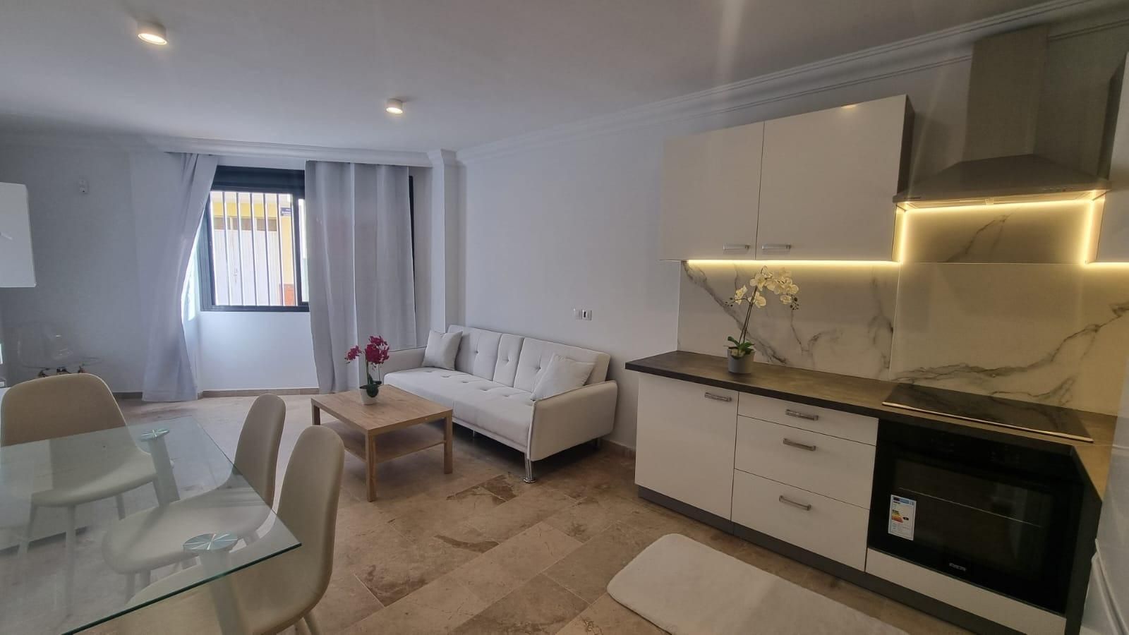 Sala de estar de Piso en venta en Arona con Alarma