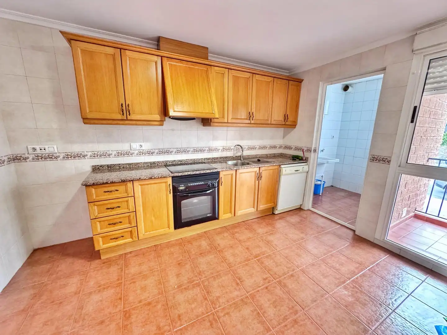 Cocina de Casa adosada en venta en Petrer con Jardín privado, Balcón y Piscina comunitaria
