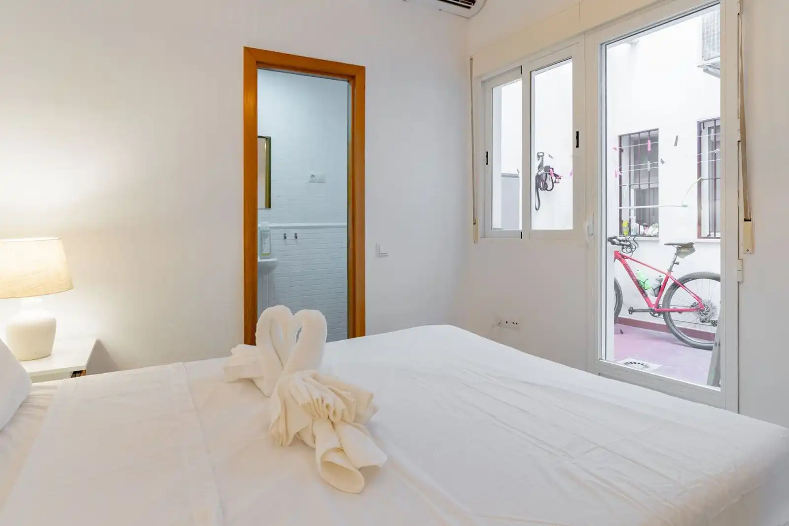 Bedroom of Flat for sale in Málaga  with Air Conditioner, Furnished and Internet