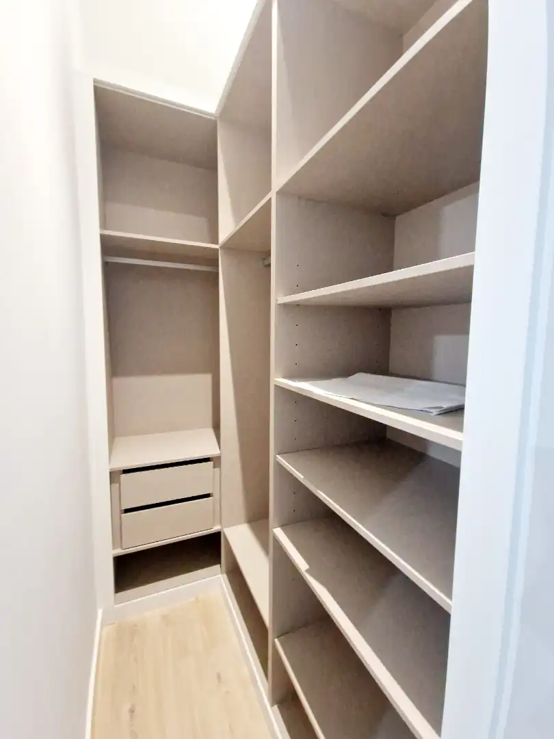 Schlafzimmer von Dachboden zum Verkauf in A Coruña Capital  mit Heizung, Ofen und Waschmaschine