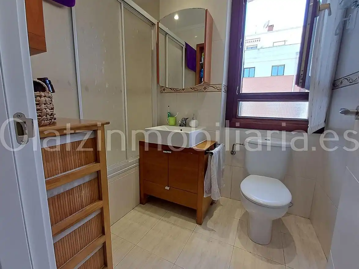 Schlafzimmer von Wohnung zum Verkauf in Güeñes mit Heizung, Abstellraum und Balkon