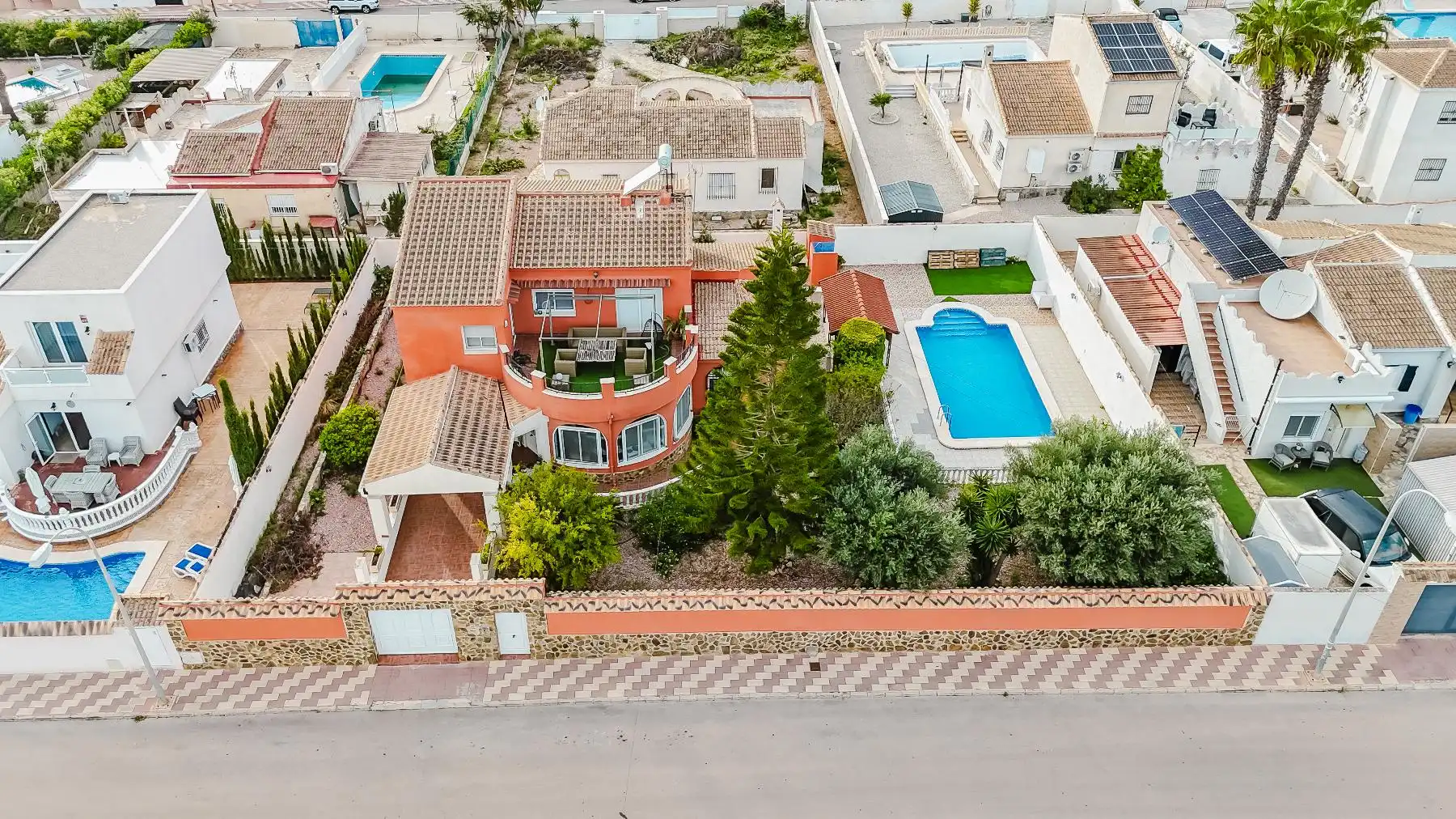 Vista exterior de Casa o chalet en venta en Torrevieja con Terraza, Piscina y Amueblado