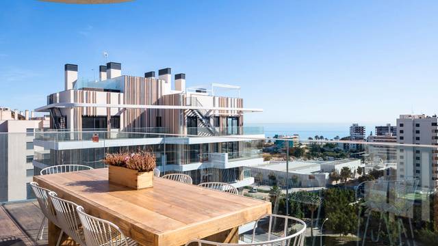 Ático en Alquiler en Avenida Artista Remigio Soler López en PAU 5