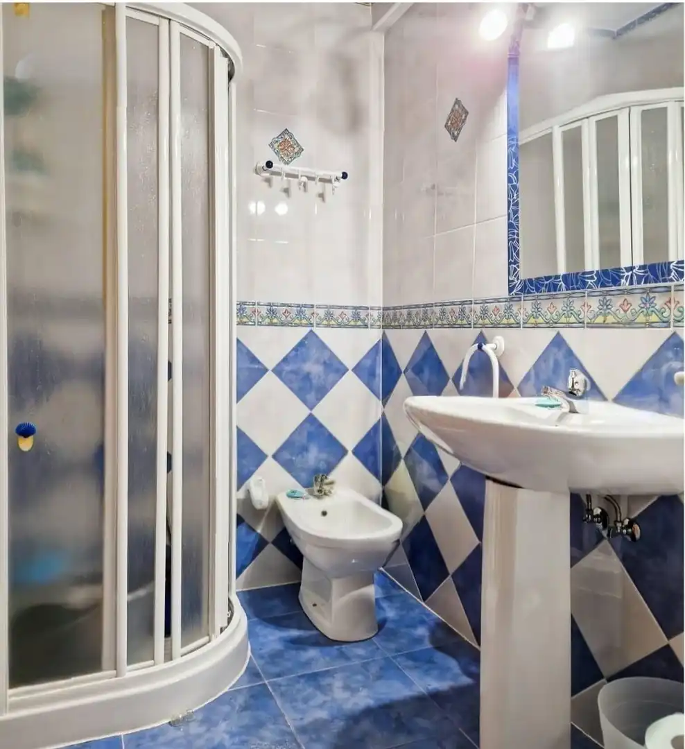 Bathroom of Flat for sale in Sevilla  with Air Conditioner and Storage room