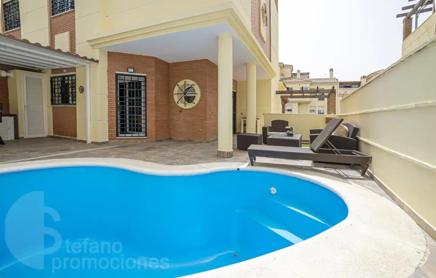Piscina de Casa adosada en venta en Málaga con Aire acondicionado, Calefacción y Jardín privado