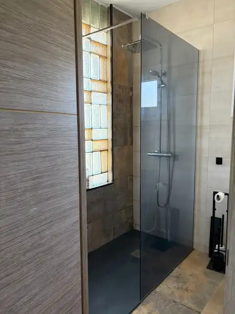 Badezimmer von Haus oder Chalet zum Verkauf in Els Hostalets de Pierola mit Klimaanlage, Heizung und Privatgarten