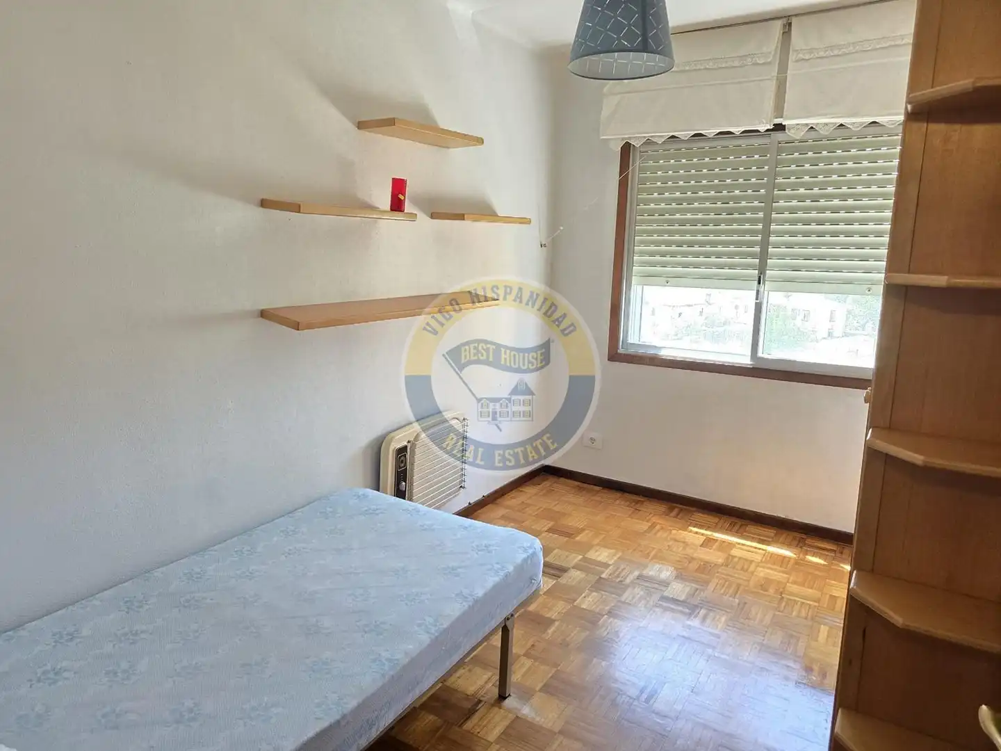 Habitación de Piso de alquiler en Vigo  con Calefacción, Parquet y Amueblado