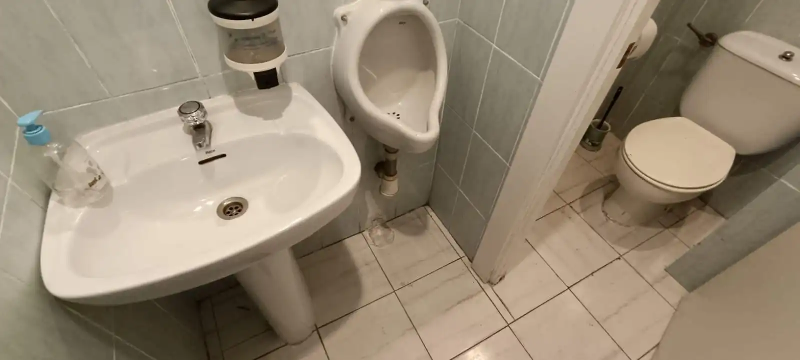 Bany de Local en venda en Zamora Capital  amb Moblat