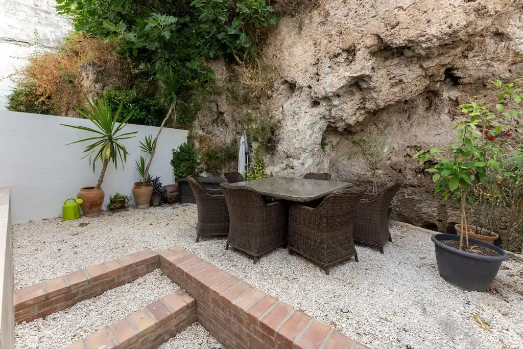 Casa aparellada amb jardí en venda a Centro