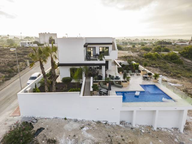 Casa-chalet en Venta en Rojales