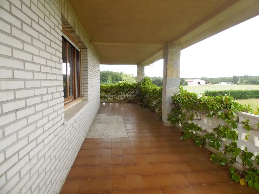 Terraza de Casa o chalet en venta en Villarcayo de Merindad de Castilla la Vieja con Calefacción, Terraza y Piscina