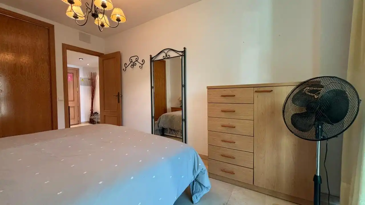 Dormitori de Apartament de lloguer en Villajoyosa / La Vila Joiosa amb Aire condicionat, Jardí privat i Terrassa
