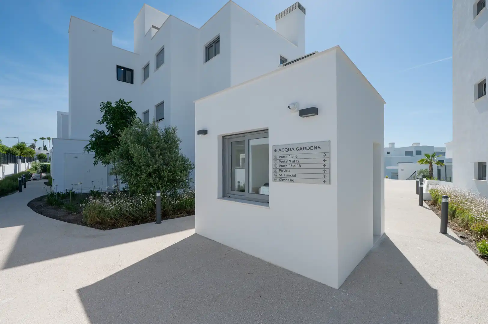 Exterior view of Ground floor for sale in Estepona  with Air Conditioner, Private garden and Terrace