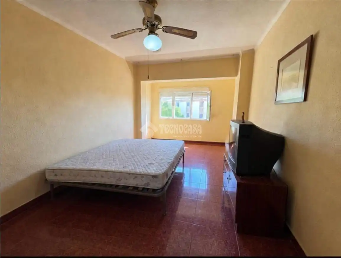 Piso con balcón en venta en Linarejos, imagen 2