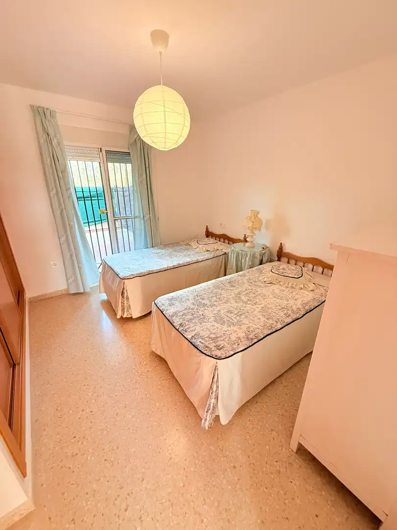 Bedroom of Flat for sale in Pizarra  with Air Conditioner, Terrace and Storage room
