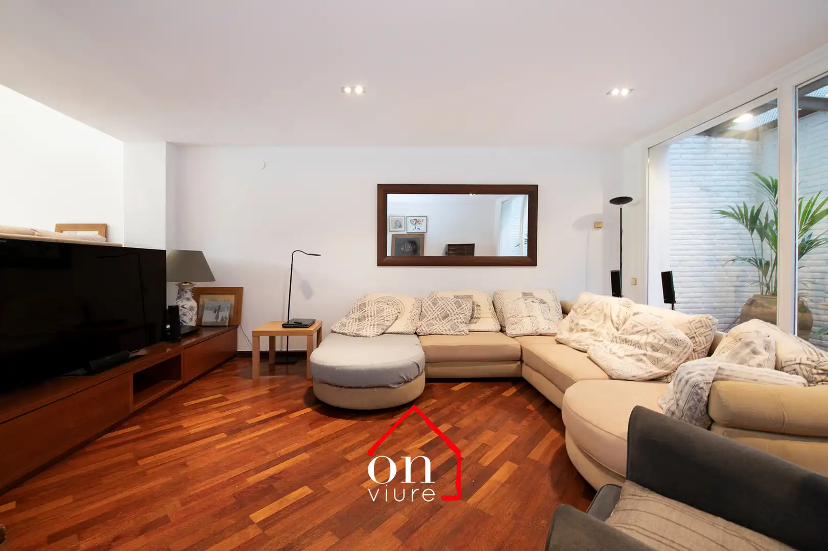 Sala d'estar de Casa o xalet en venda en Sant Cugat del Vallès amb Calefacció, Jardí privat i Terrassa