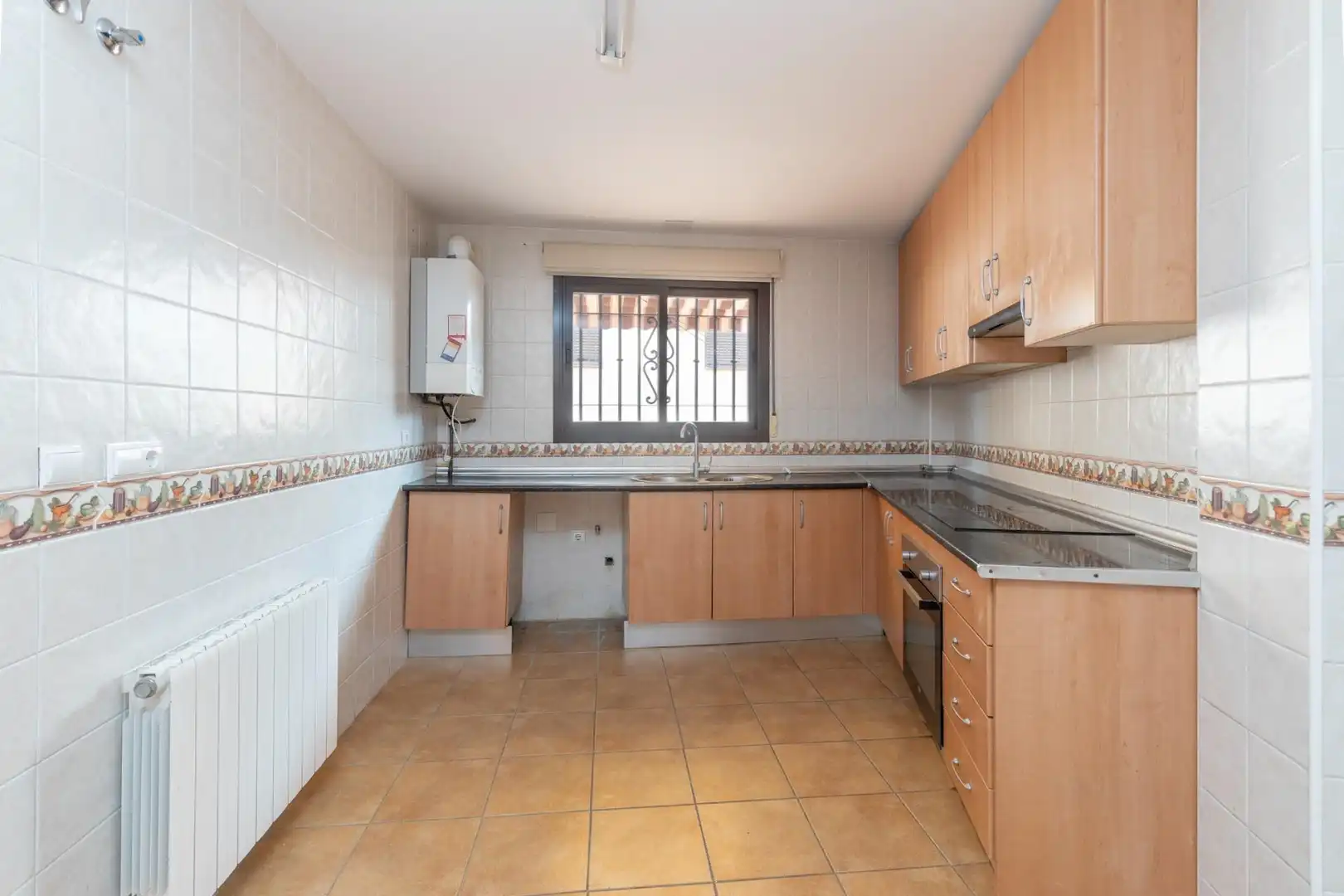 Cuina de Casa adosada en venda en Monachil amb Aire condicionat, Calefacció i Terrassa