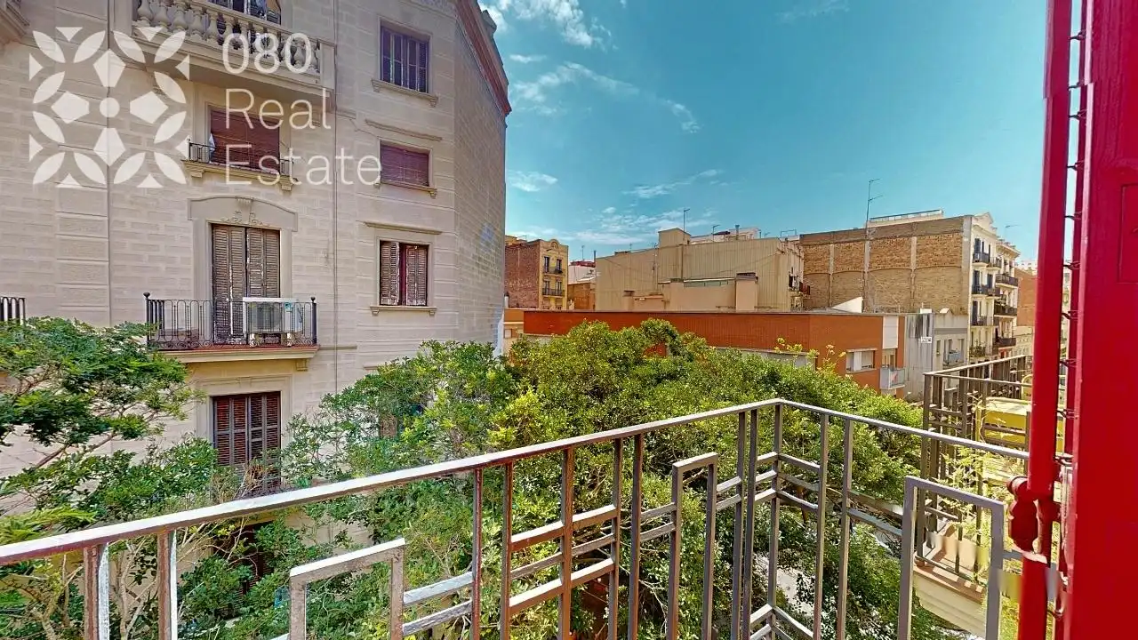 Vista exterior de Pis en venda en Barcelona amb Calefacció i Balcó