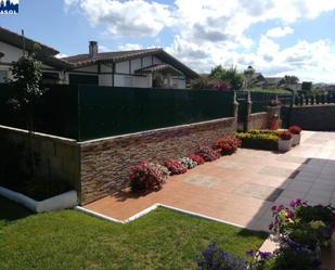 Jardí de Casa adosada en venda en Argoños  amb Calefacció, Jardí privat i Terrassa