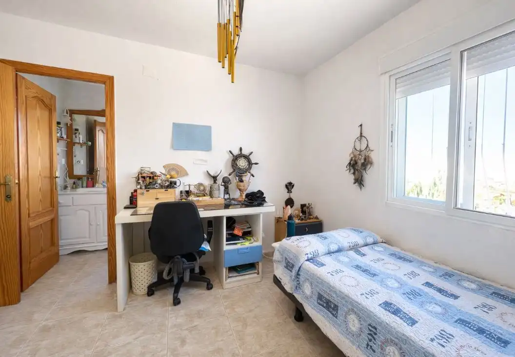 Schlafzimmer von Einfamilien-Reihenhaus zum Verkauf in San Vicente del Raspeig / Sant Vicent del Raspeig mit Klimaanlage, Heizung und Privatgarten
