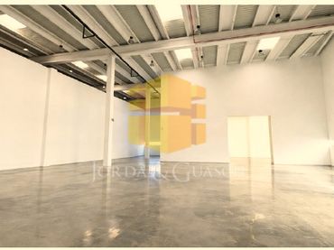 Nave industrial con ascensore in affitto a Carrer de la Recerca 3