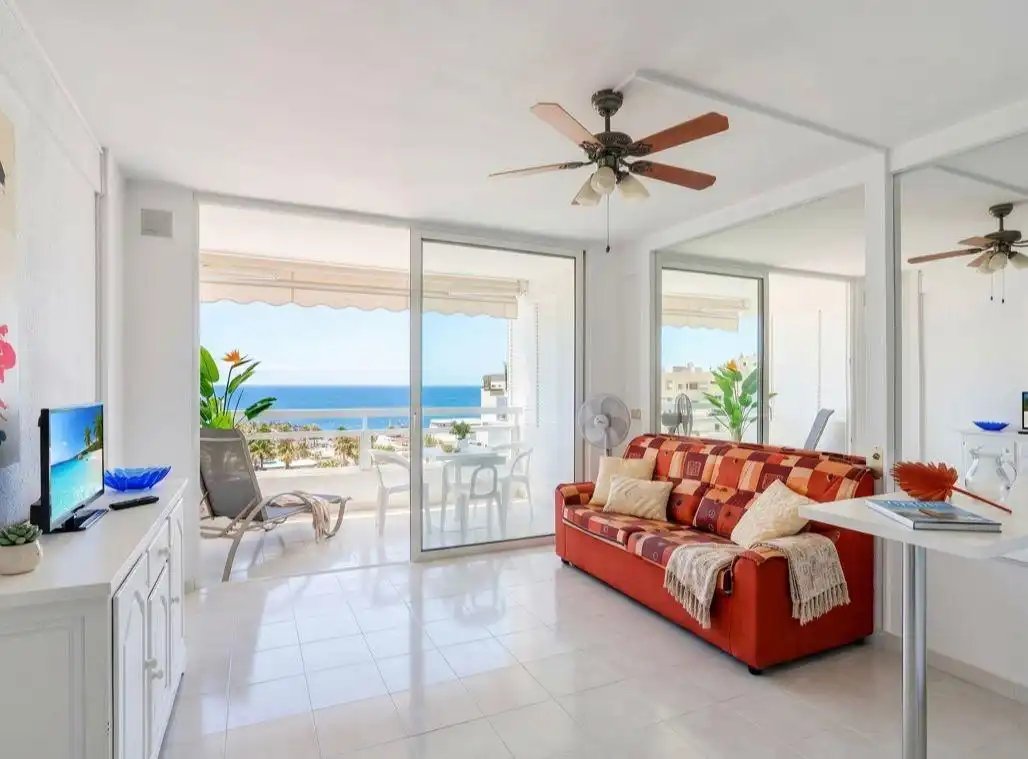Sala de estar de Apartamento en venta en Adeje con Amueblado, Balcón y Piscina comunitaria