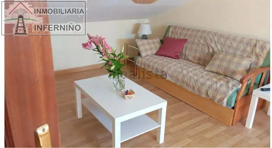 Wohnzimmer von Dachboden zur Miete in Ferrol