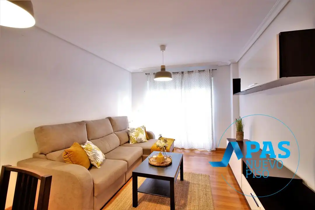 Sala de estar de Piso de alquiler en Piélagos con Calefacción, Jardín privado y Parquet