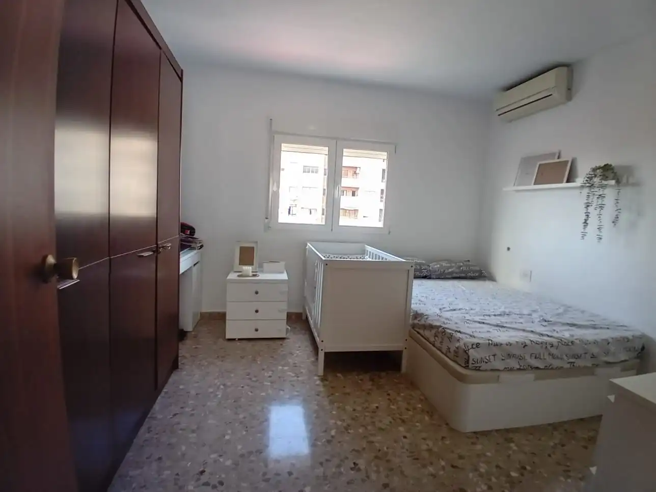 Schlafzimmer von Wohnung zur Miete in Valencia mit Klimaanlage, Möbliert und Balkon